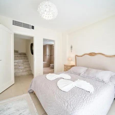 וילה Central Location, Spacious W/pool & View גוג'ק