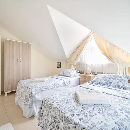 וילה Central Location, Spacious W/pool & View גוג'ק