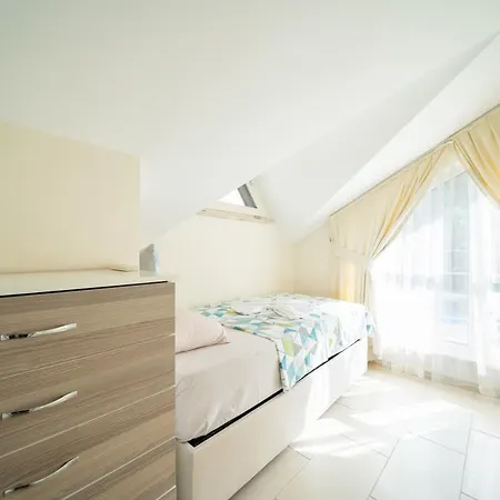 Central Location, Spacious W/pool & View וילה