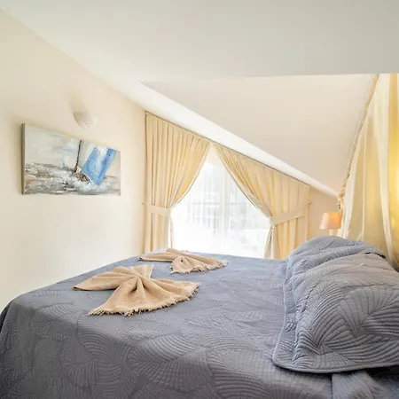 וילה Central Location, Spacious W/pool & View גוג'ק