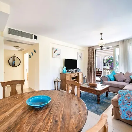 Central Location, Spacious W/pool & View