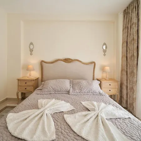 Central Location, Spacious W/pool & View Göcek