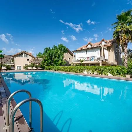 Vilă Central Location, Spacious W/pool & View *